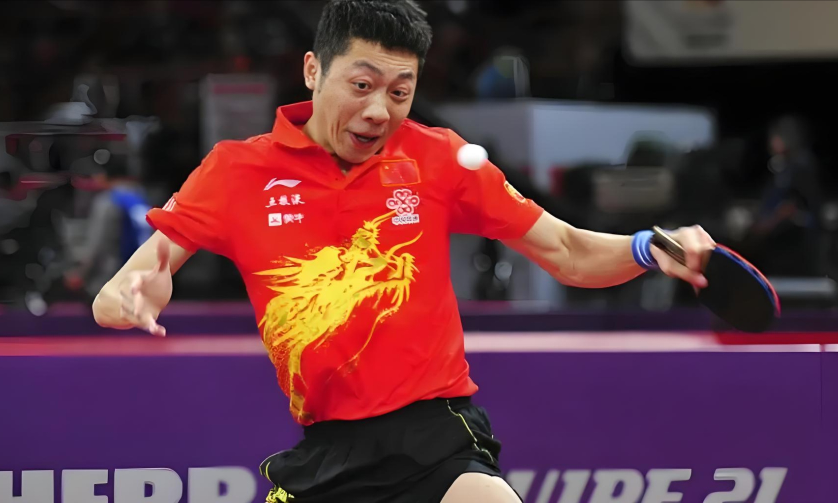 杏彩体育下载-对手球队展开猛烈进攻，球风激烈