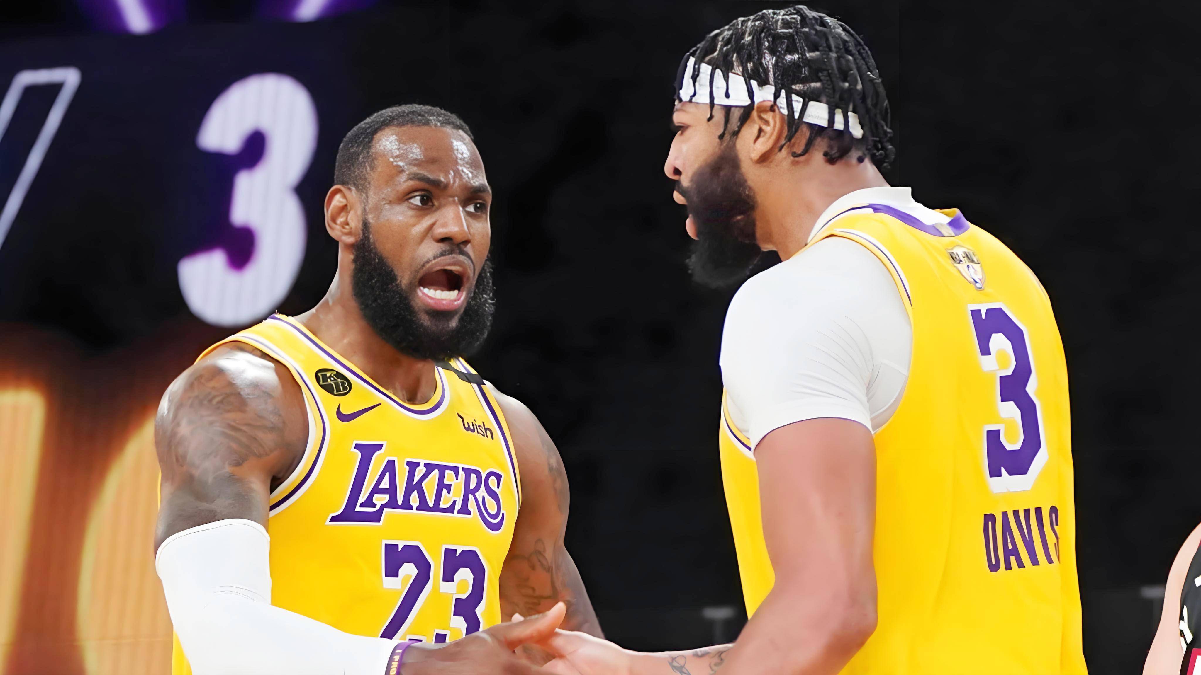 包含湖人正式完成五笔交易地震级交易，球队大动作引发球迷热议的词条