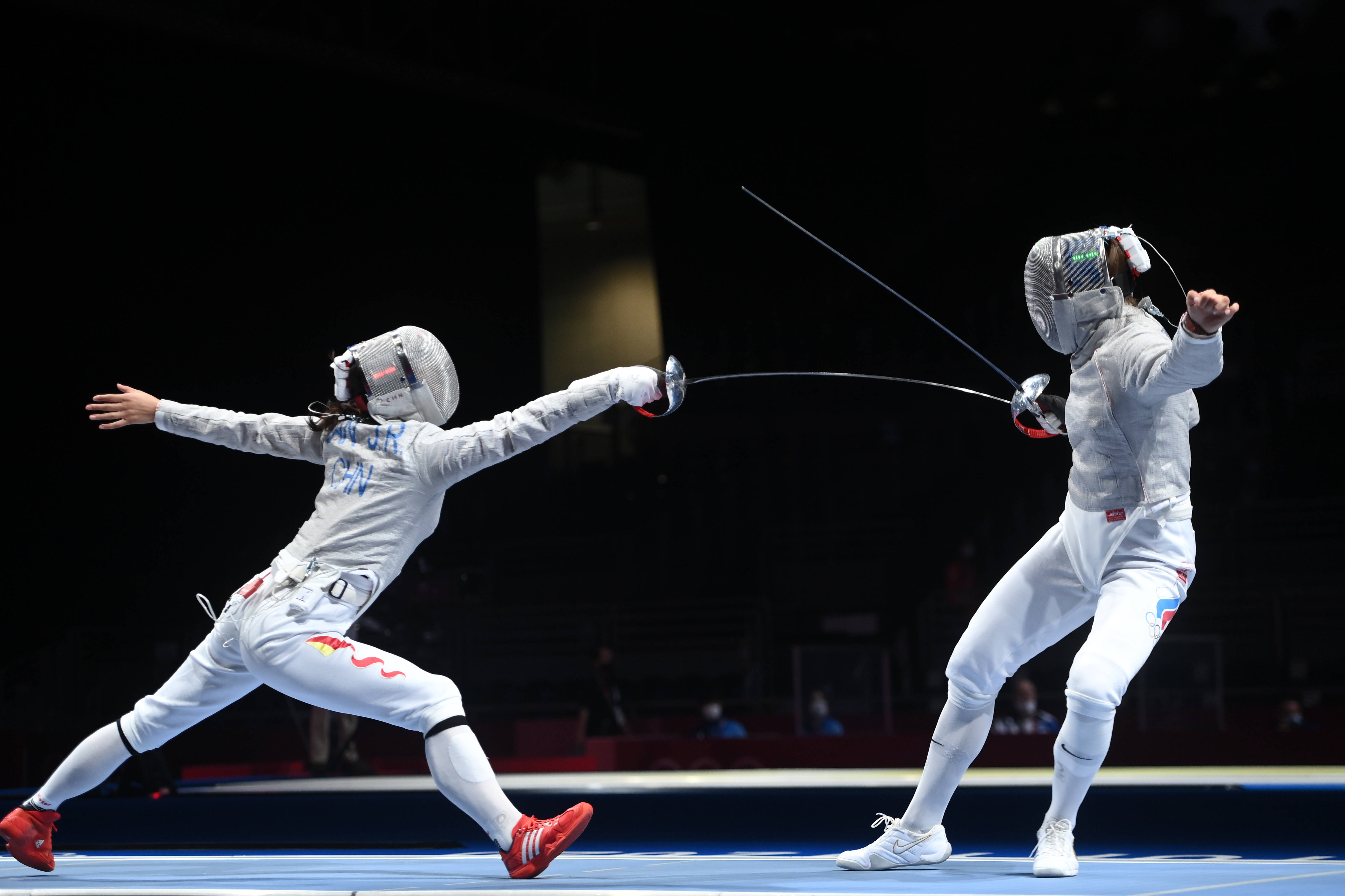 杏彩体育直播-俄罗斯击剑选手英姿飒爽，赢得蜚声