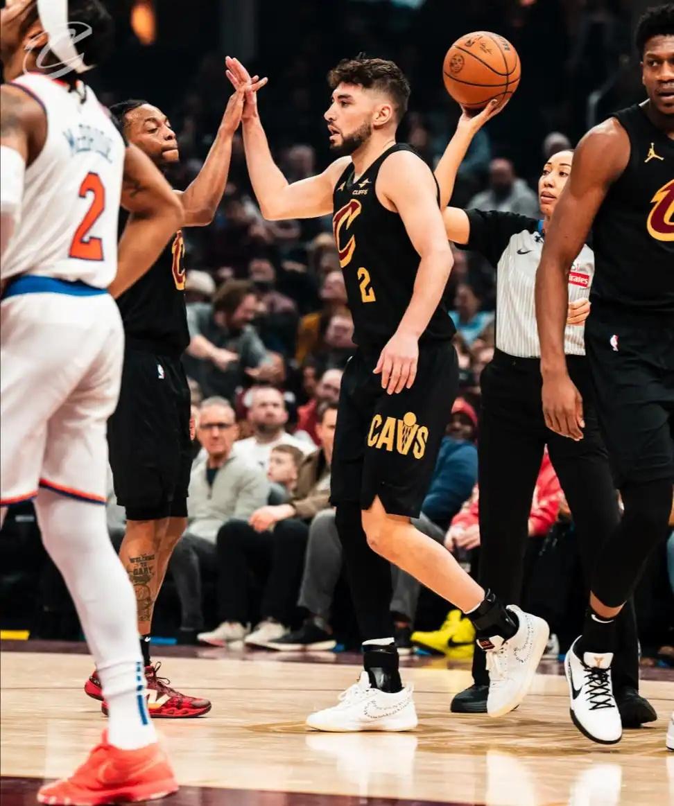 骑士大胜尼克斯，联盟新秀塞克思砍下生涯新高31分