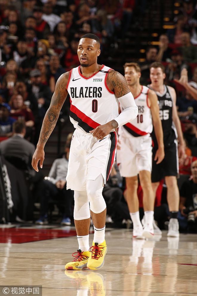 关于开拓者横扫马刺，取得连胜的信息